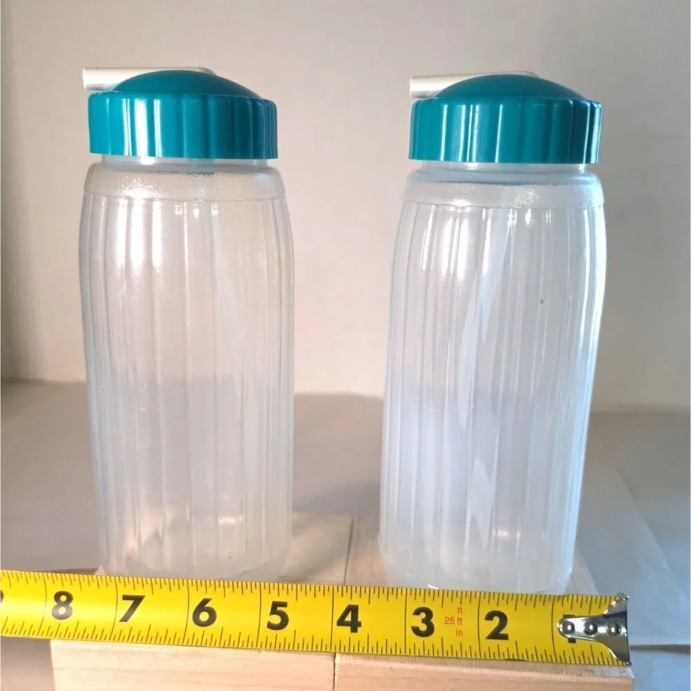 Set Of 2 Vintage Rubbermaid Sippin Saver 20oz Ribbed Teal Lid Drink Bottle USA